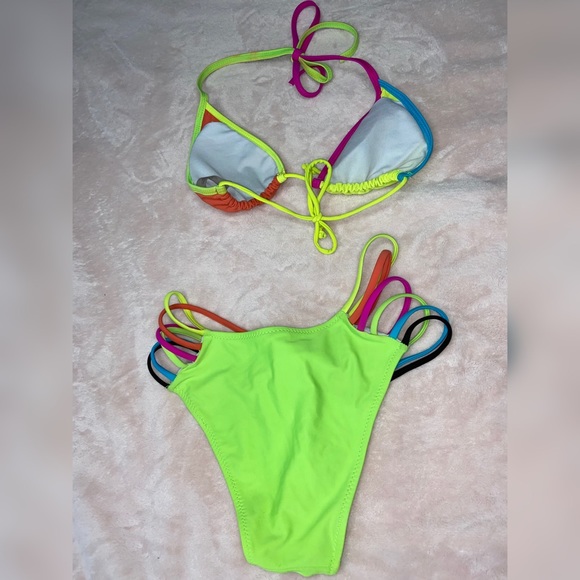 Bikini - Picture 4 of 11